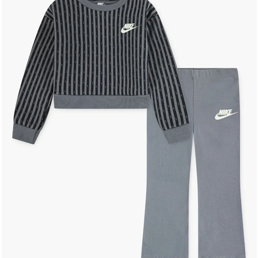 New Nike Kids Femme Pop Fleece Top And Flare Leggings Set Size 4 XS